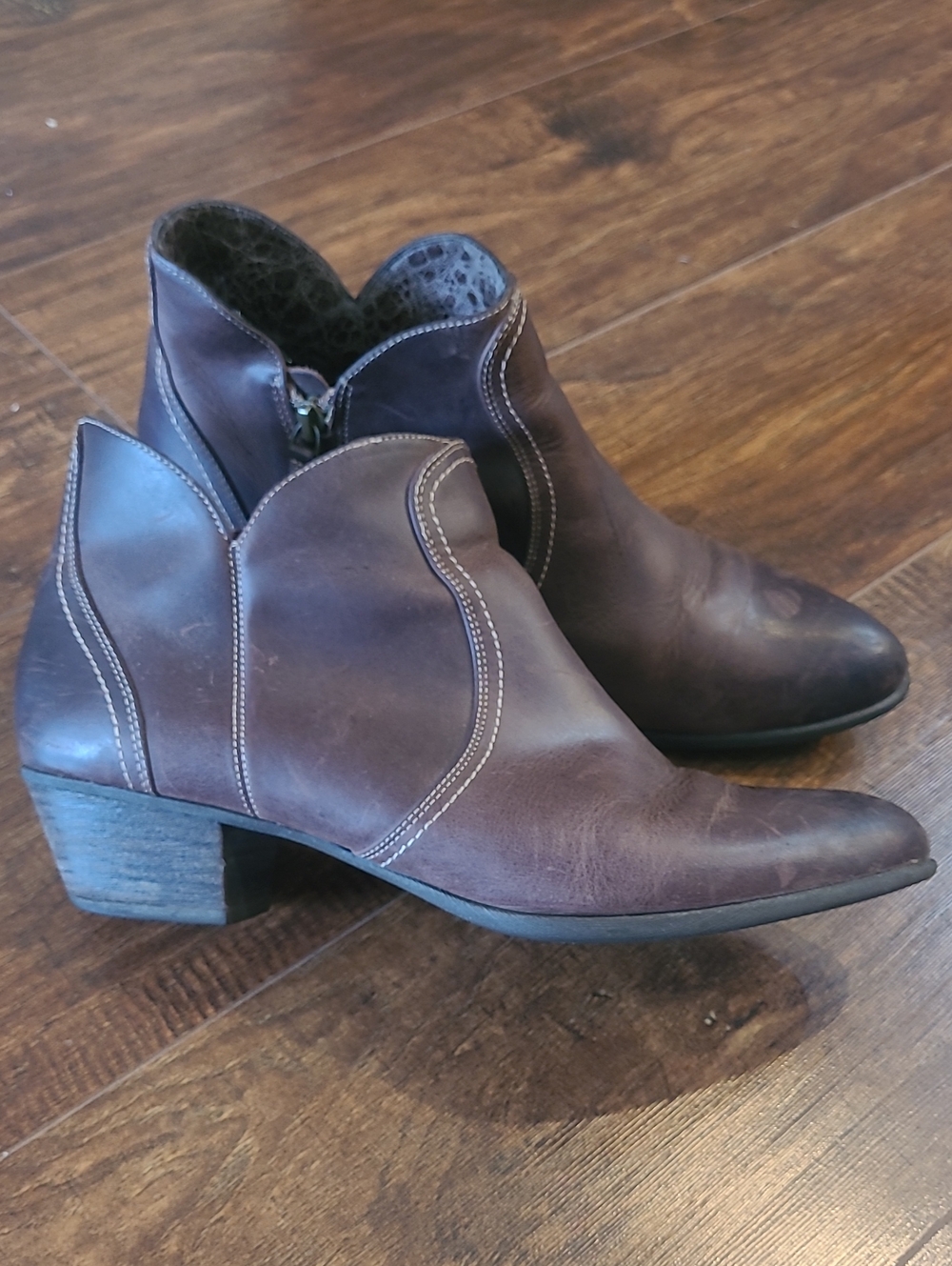 Ariat Women's Brown Leather Ankle Boots - Classic Western Style Size 11b